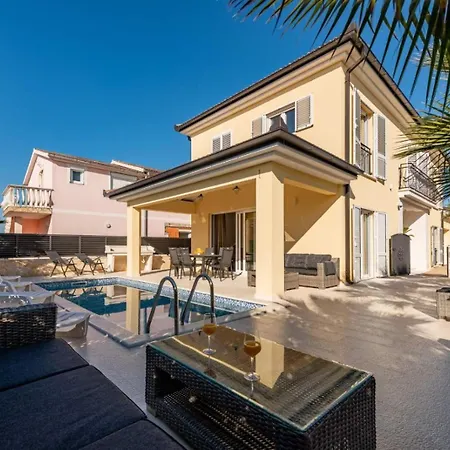 Villa Marevia - Luxury Pool Near Vir