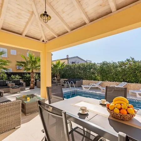 Marevia - Luxury Pool Near Villa Vir