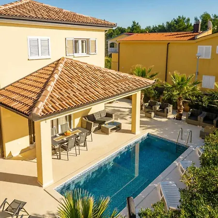 Marevia - Luxury Pool Near Villa