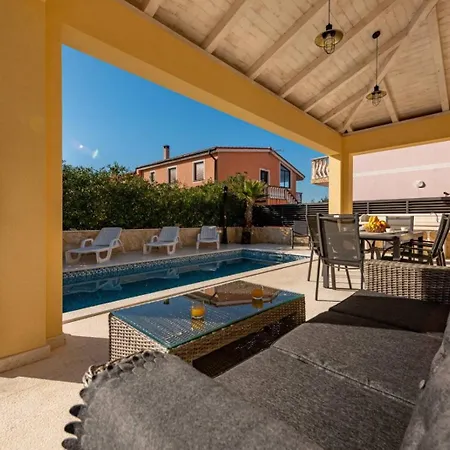 Villa Marevia - Luxury Pool Near *