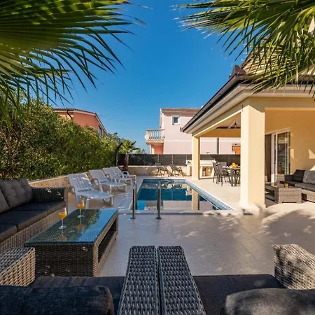 Marevia - Luxury Pool Near Villa