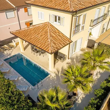 Marevia - Luxury Pool Near