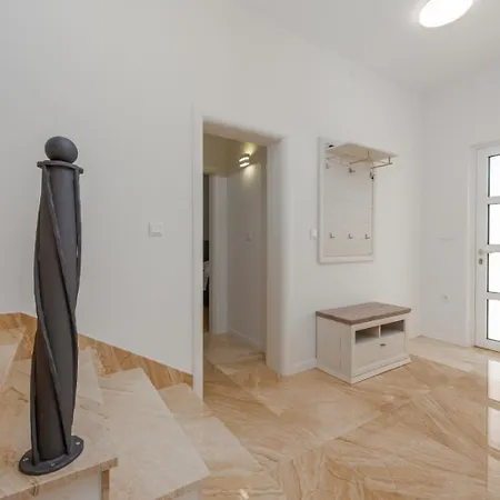 Villa Marevia - Luxury Pool Near *