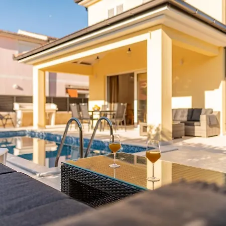 Marevia - Luxury Pool Near * Vir