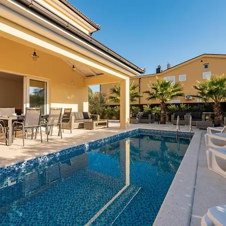Marevia - Luxury Pool Near Vir