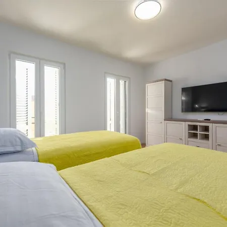 Marevia - Luxury Pool Near Villa Vir