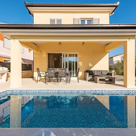Marevia - Luxury Pool Near * Vir