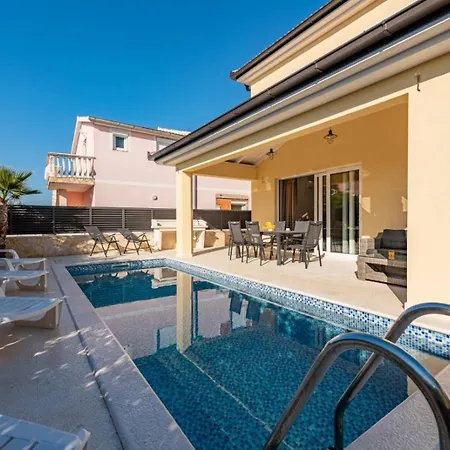 Marevia - Luxury Pool Near Villa