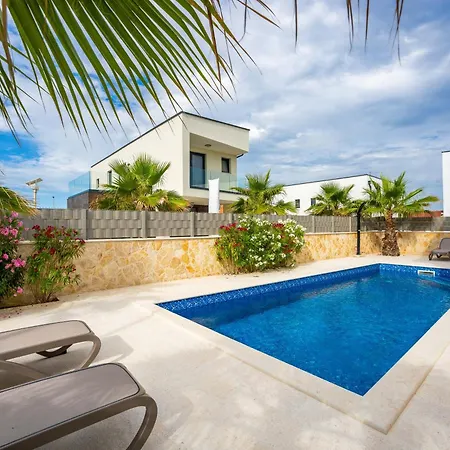 Villa Marevia - Luxury Pool Near Vir