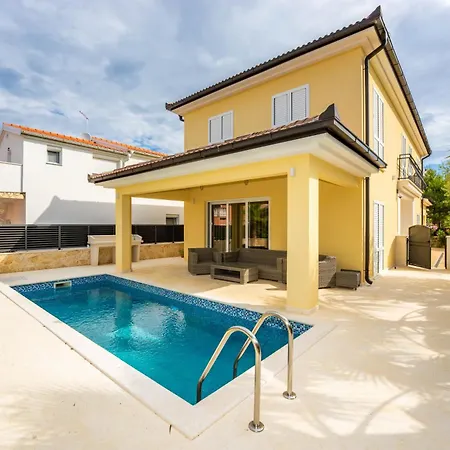 Villa Marevia - Luxury Pool Near *