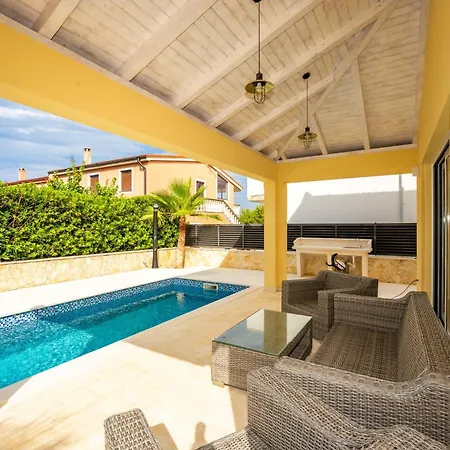 Marevia - Luxury Pool Near Vir