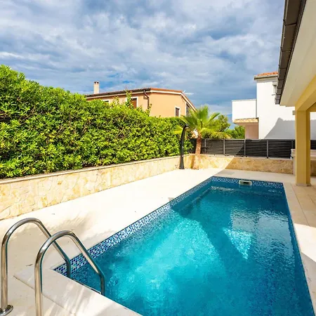 Villa Marevia - Luxury Pool Near Vir